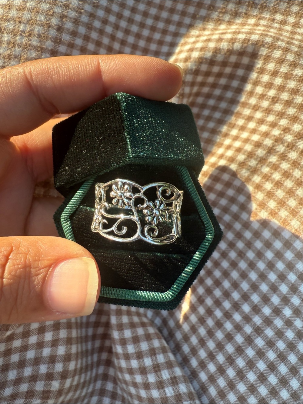 Beautiful floral 925 ring size 11